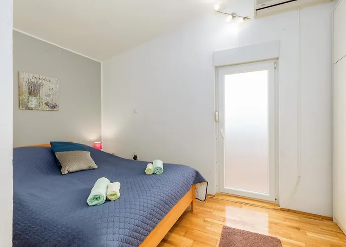 Apartments Lora