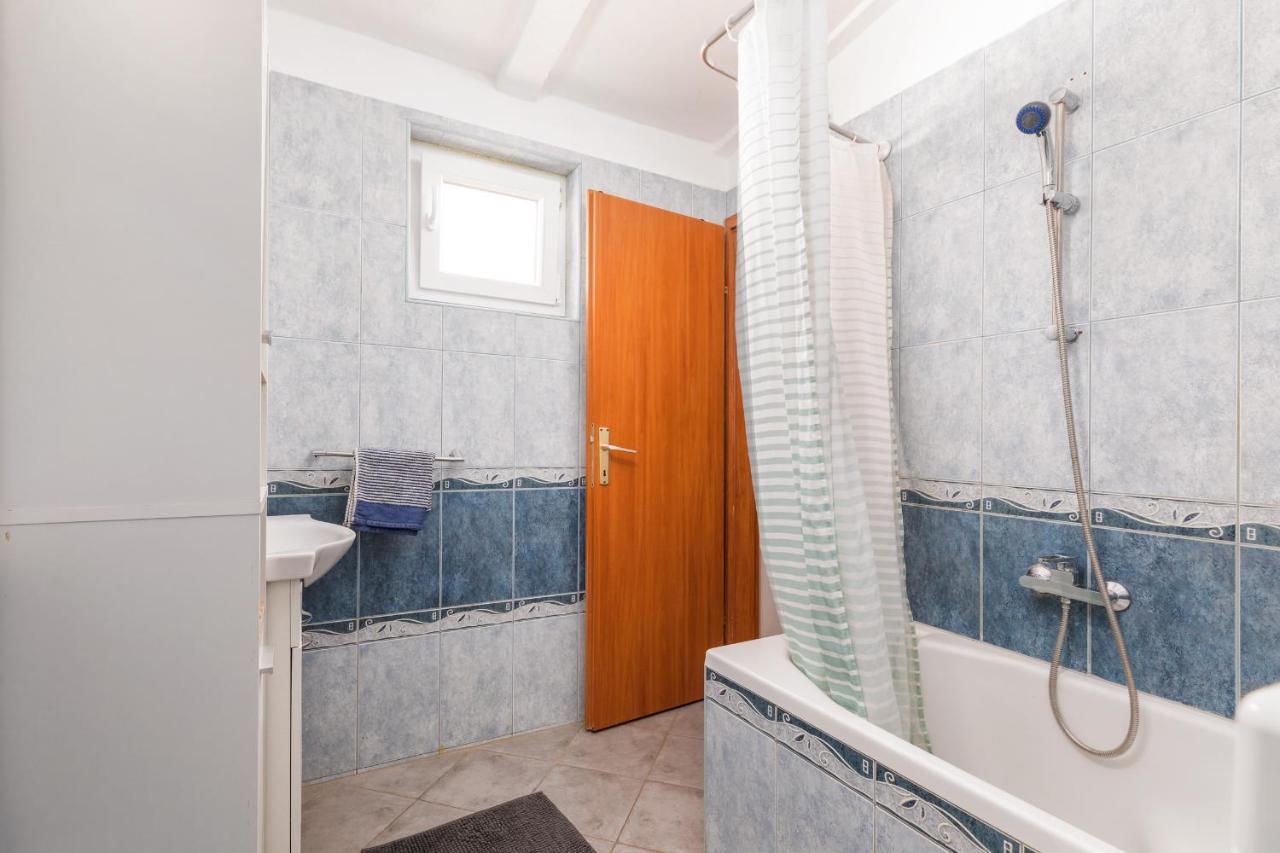 Lora Apartament