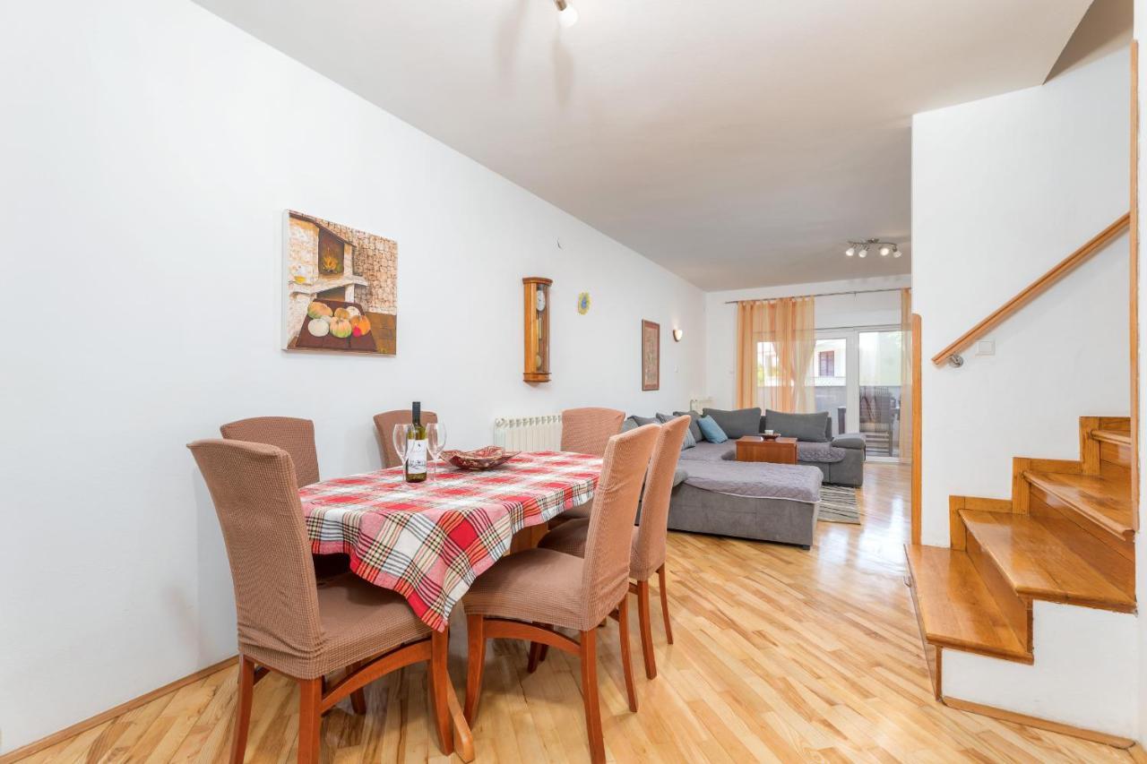 Lora Apartament *